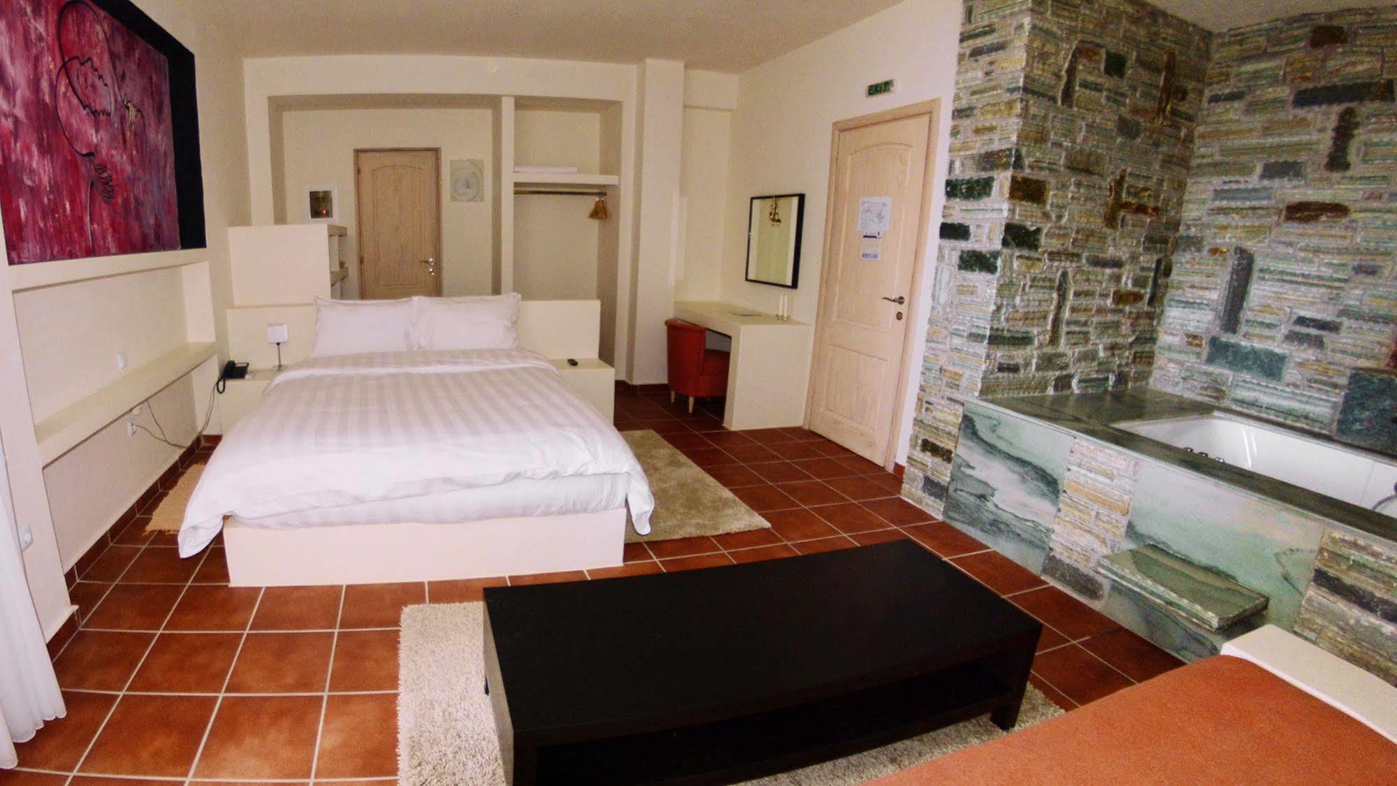 ניאה סטירה Filion Eco Hotel & Suites מראה חיצוני תמונה